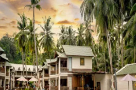 Sandyy Wavess Beach Resort
